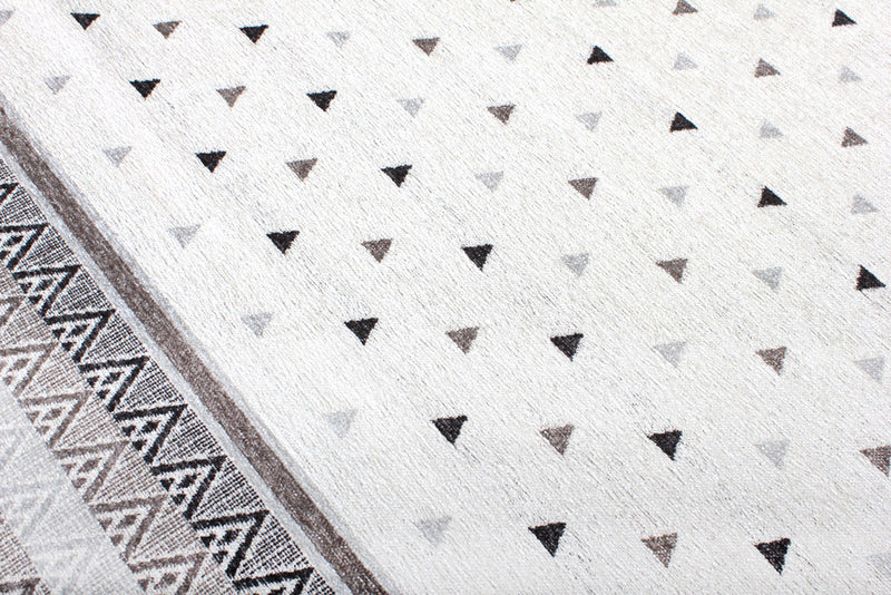 Washable Pyramid Patterned Rug in White and Grey Color